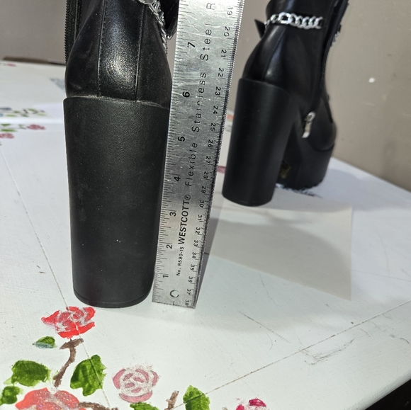 Platforms - Picture 5 of 5